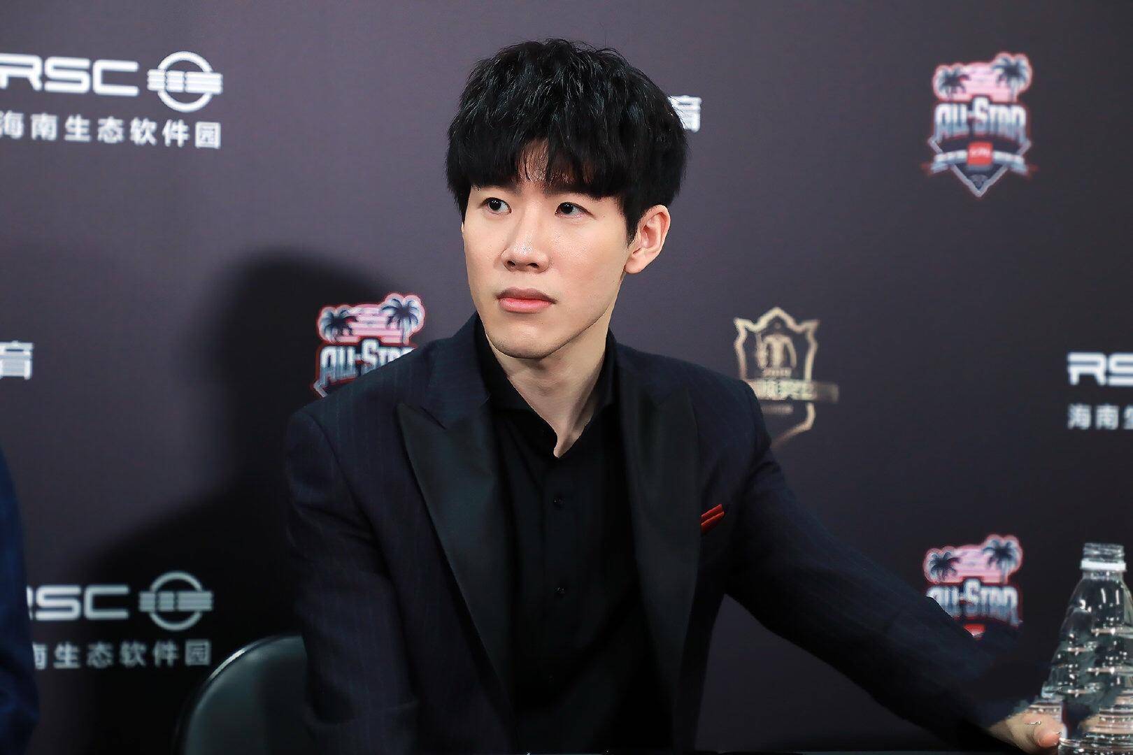 位选手相互 位选手相互